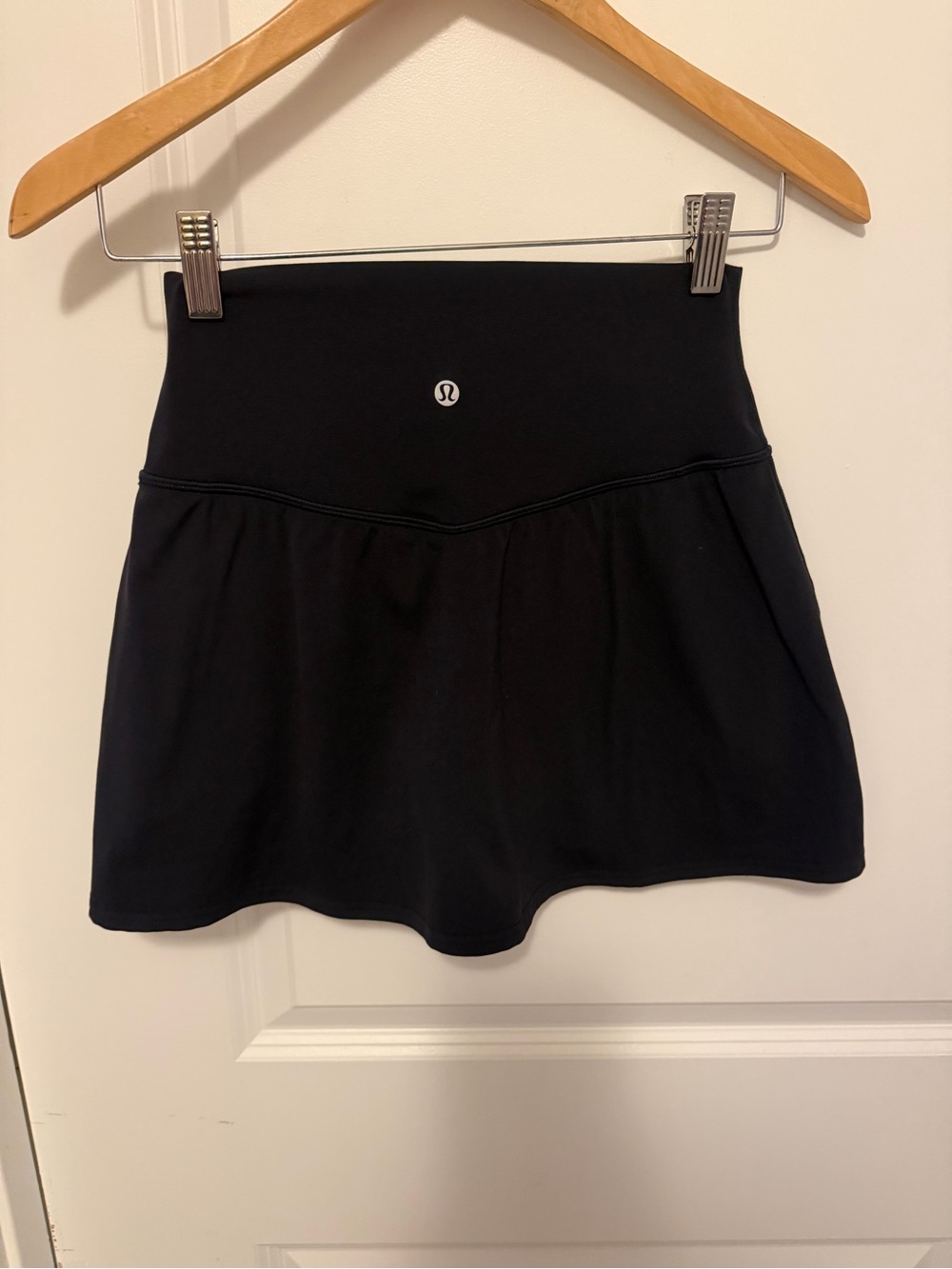 lululemon align skirt. Black, like new. 13”